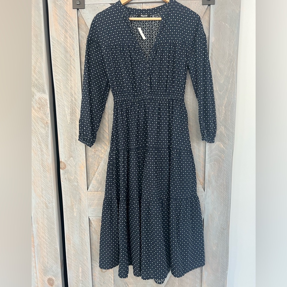 NWT Madewell Dobby v-neck tiered midi dress. Navy.